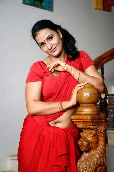 Indian Mallu Aunty Hot Pose Wearing Red Saree and Showing Navel -7