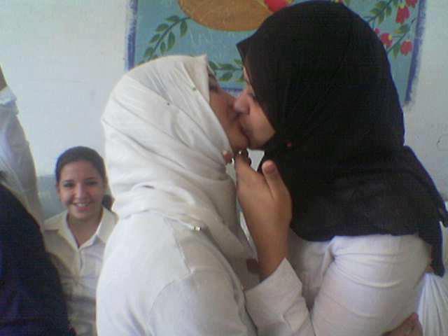 Indian school girls lesbian kissing photos